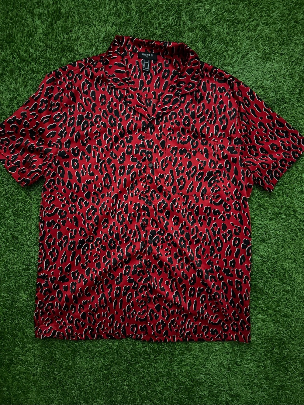 Red Leopard Print Short Sleeve Button-Down Shirt Size Medium